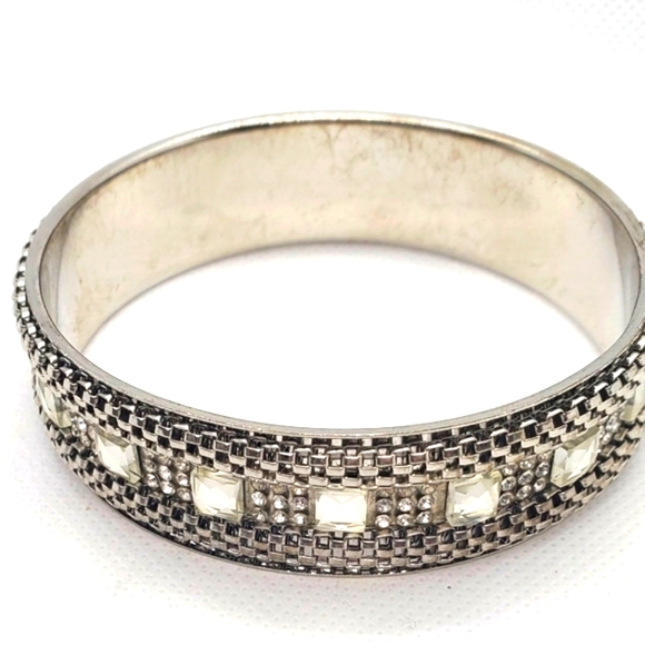 Bracelets - Set of 8 Minimalist Silver Bracelet Set with High-Shine Finish. - Picture 7 of 7